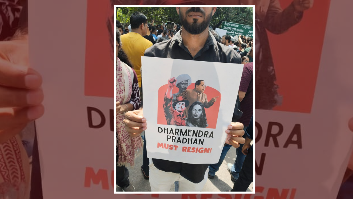 भारतको जेनजी कक्रोच जनता पार्टीले पनि शुरु गर्यो आन्दोलन, शिक्षामन्त्री धर्मेन्द्र प्रधानको राजीनामा माग